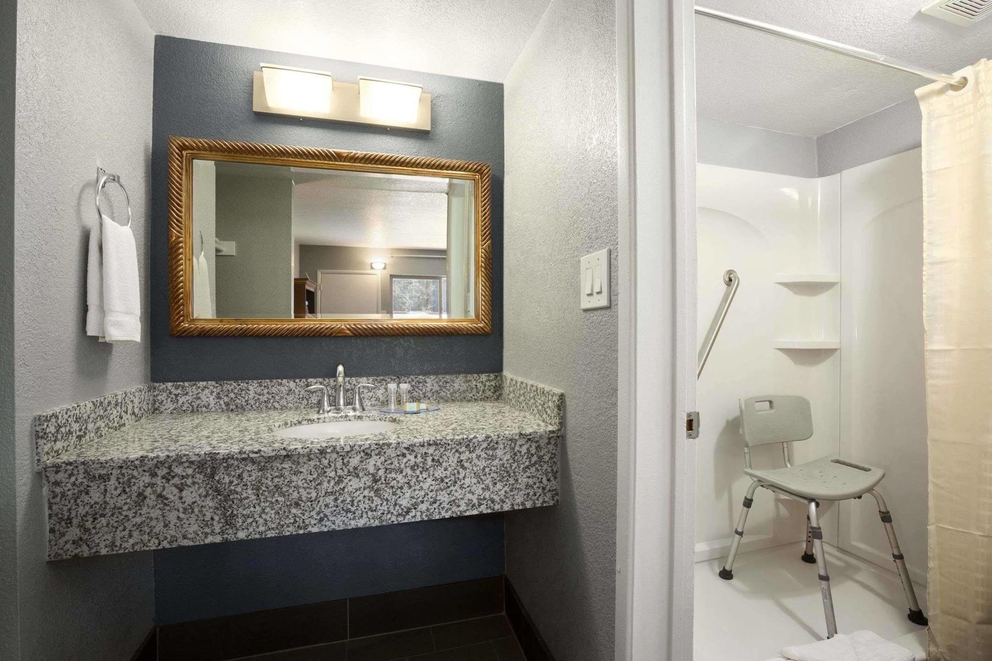 Travelodge By Wyndham Near I-40 Motel 3*